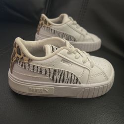 Kids Pumas Size 6C