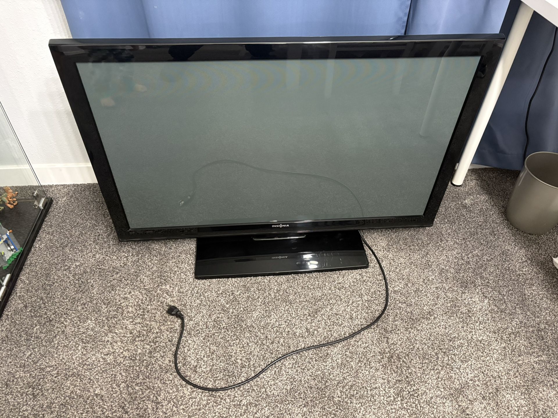 Insignia 42” TV - Great Quality