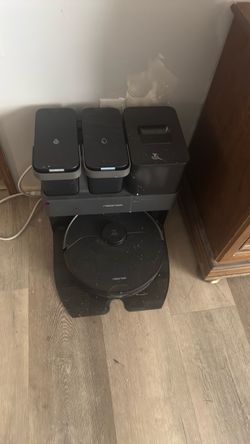 Floor cleaning robot