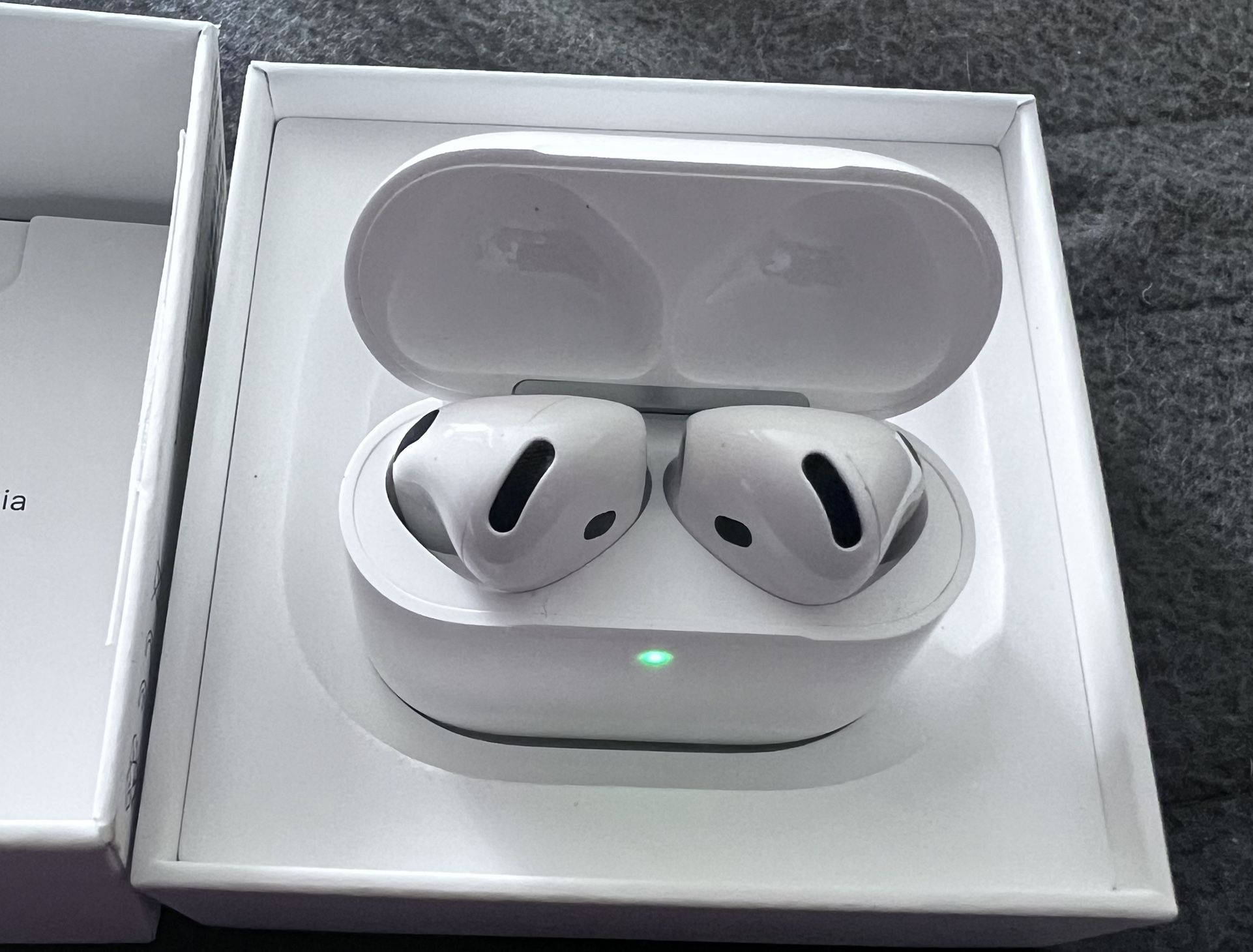 AirPods 4