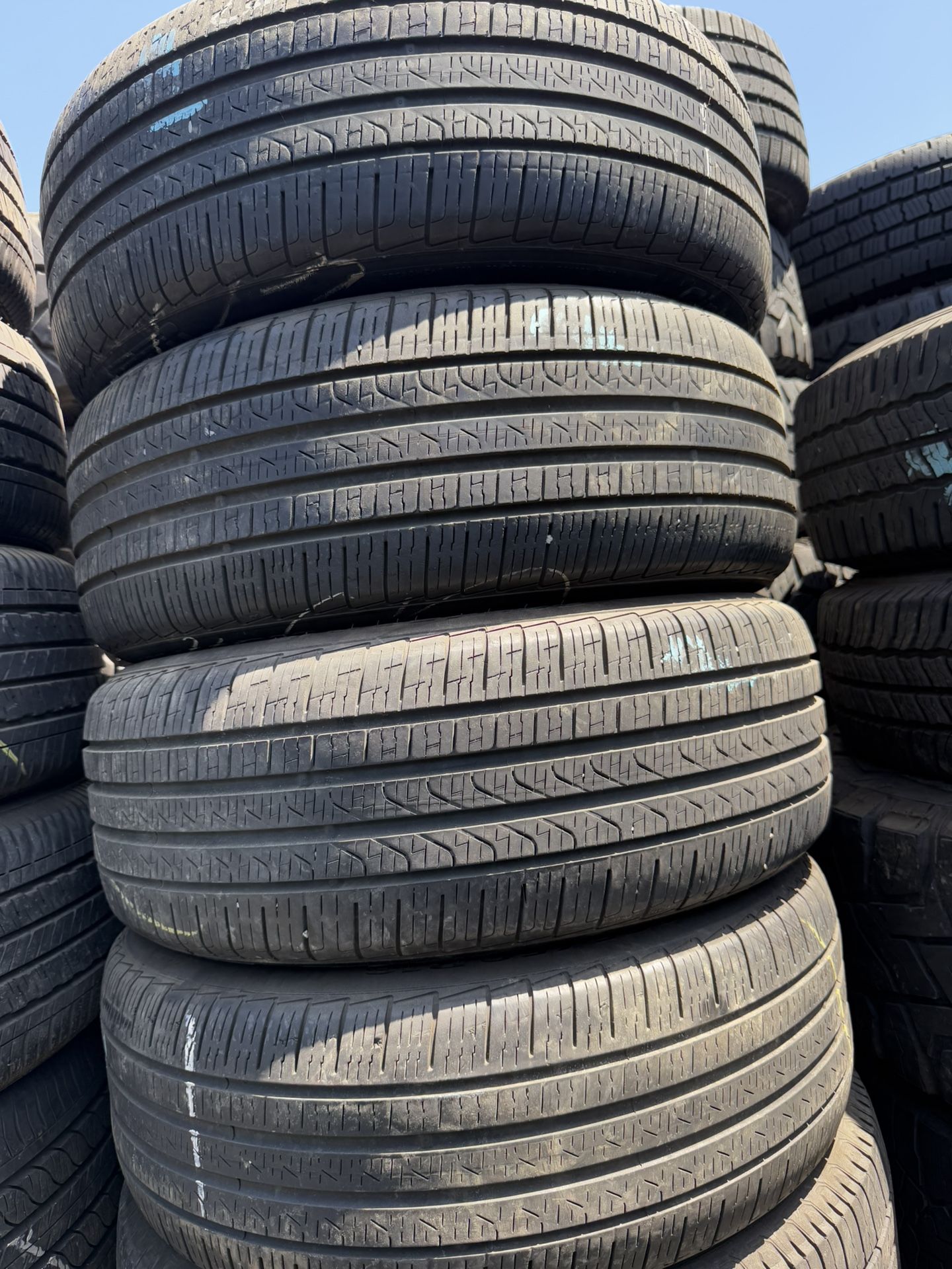 225 50 18 Vendo Un Set De Llantas Usadas En Excelente Condición Marca PIRELLI