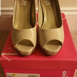 Women tan heels, Size 8.5