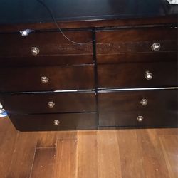 King Size Bedroom Set With To Dressers I'll Take 500 For Everything 