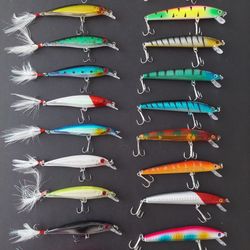 Brand New Fishing Lures Minnow Baits 20pcs Lot 