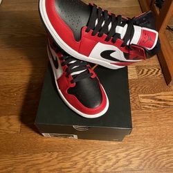 Air Jordan 1 Mid Black Toe Size 8