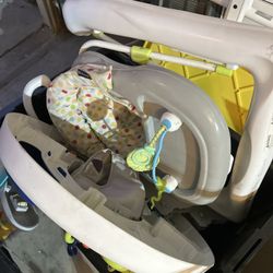 Children’s Walker And Bouncer