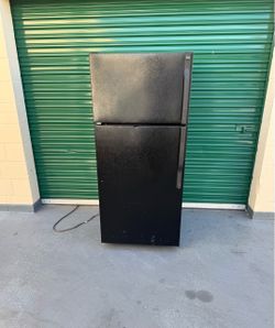 Refrigerator household fridge freezer works excellent! (free local delivery) $300 firm