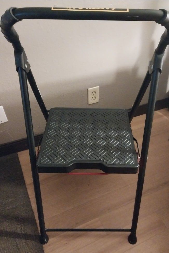 Werner Step Ladder (250 lbs// max reach 8'1")(model S322PR-4)