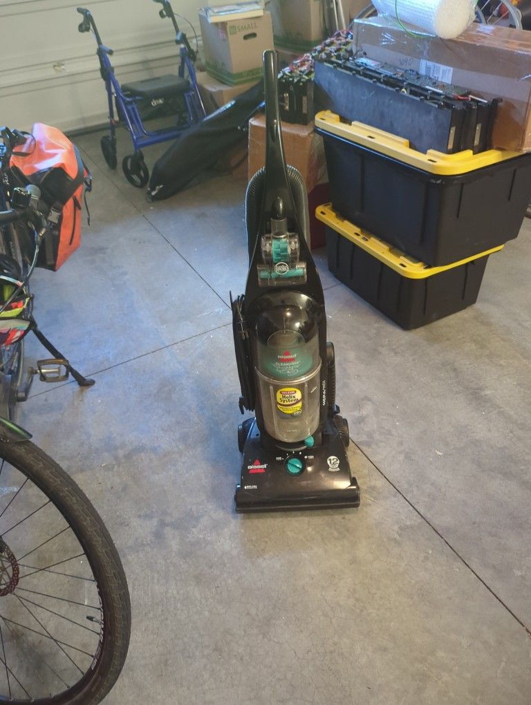 Bissell Clean view Helix Carpet Cleaner