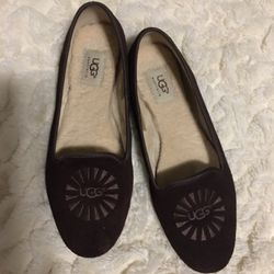 Women's 'UGG's flats ....Excellent condition!!!!