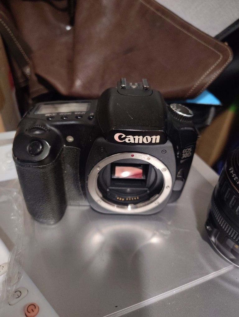 Canon EOS 30d No Battery. Body Only 