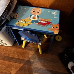Desk & Chair / Kids