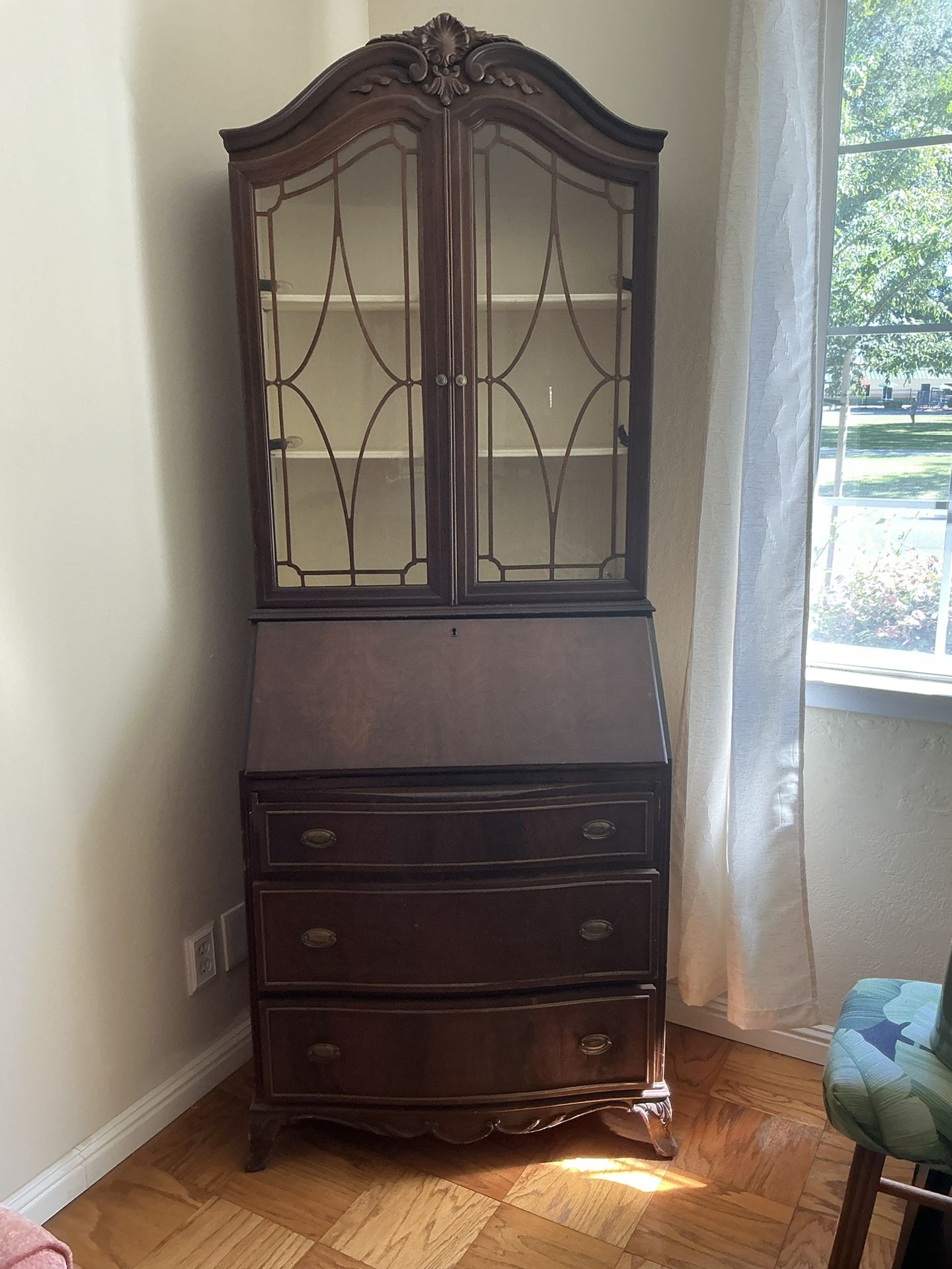 Cabinet Secretary Desk