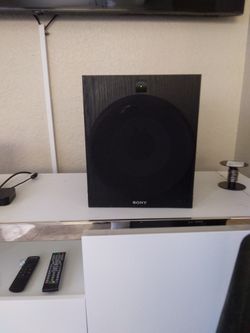 Two Tp Speakers 900 Watts And A Sony Subw