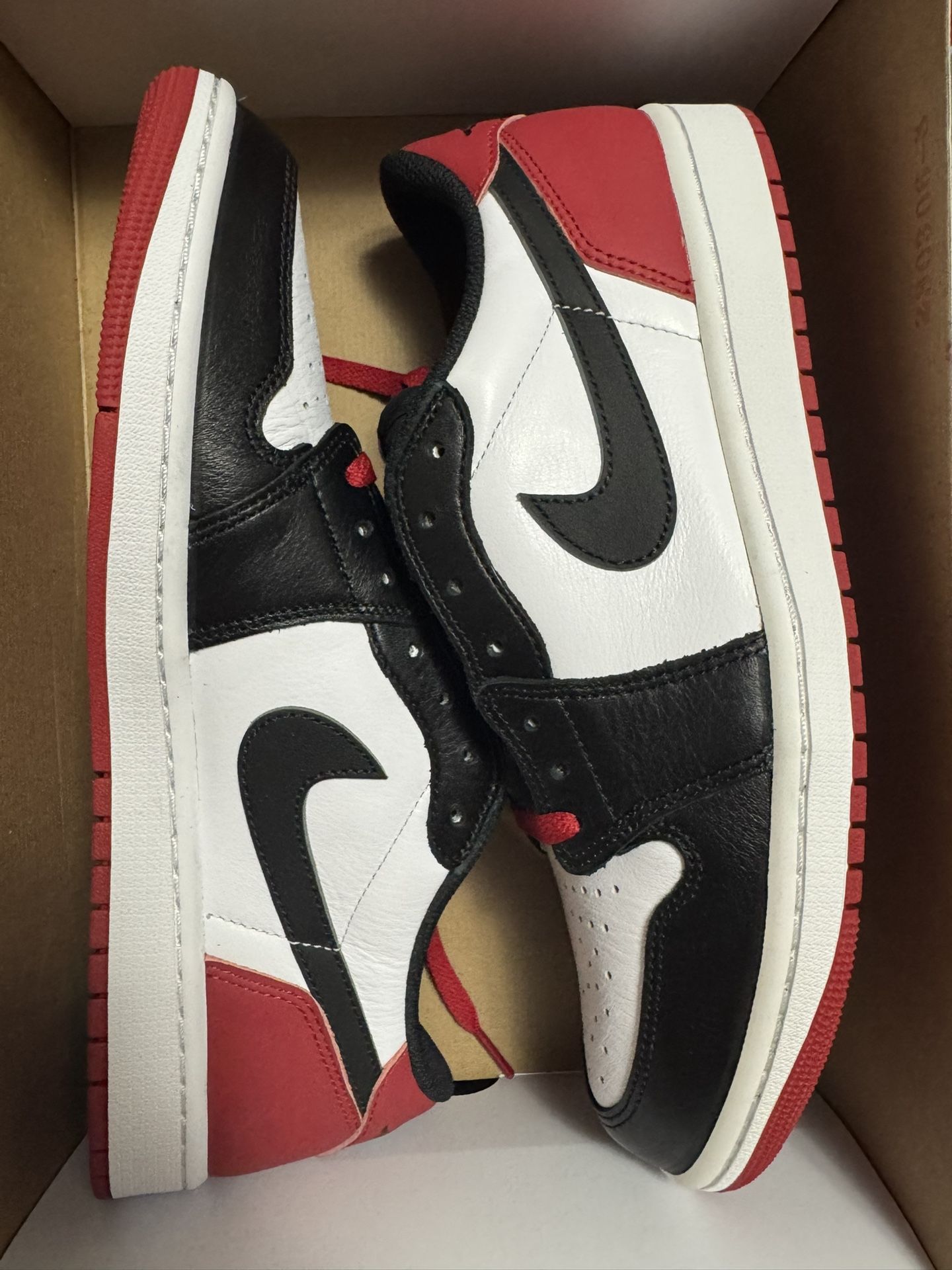 DS JORDAN 1 BLACK TOE LOW SIZE 11 UNDER RETAIL SMALL SCUFF INNER SHOE 