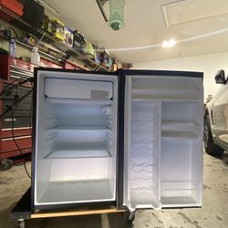 Whirlpool 4.3 Cu Ft mini Fridge 