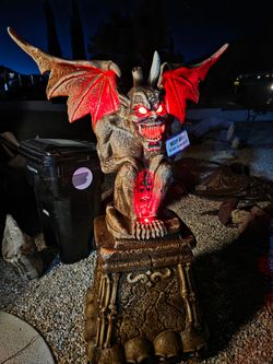 Gargoyle statue