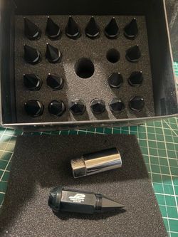 J2 engineering Spiky Cap Lug Nut w/Adapter
