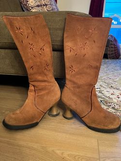 Fluevog suede boots size 9 flower stitch