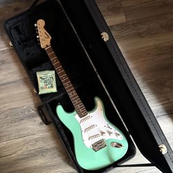 Limited Edition Squier Stratocaster Guitar + Road Runner Case