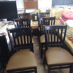 Se Venden 24 Sillas $1000 Recién Pintadas Y Retapizadas