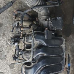 Kia Soul 2015 1.6 Intake Manifold With Throttle Body