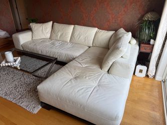 Sectional leader couch