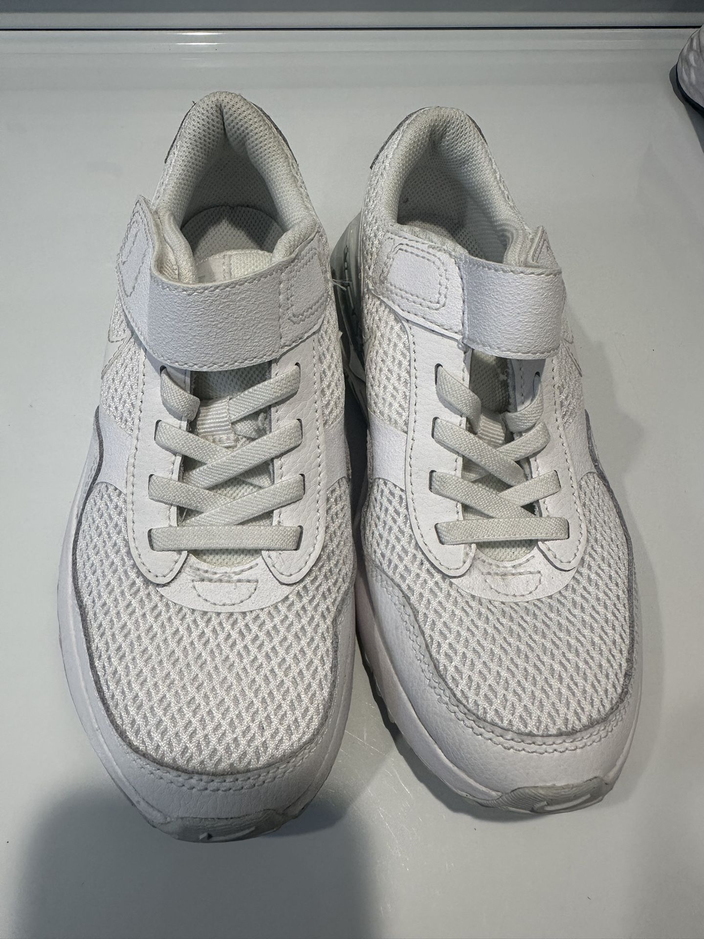 Air Max Nike size 2.5 Y Boys