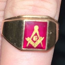 Vintage Gold/Ruby Masonic Ring