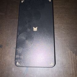 A case to place your Nintendo games in comes with super smash Bros