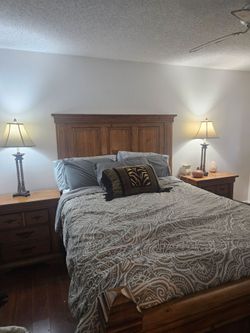 Solid Wood Queen Bedroom Set with Nightstands
