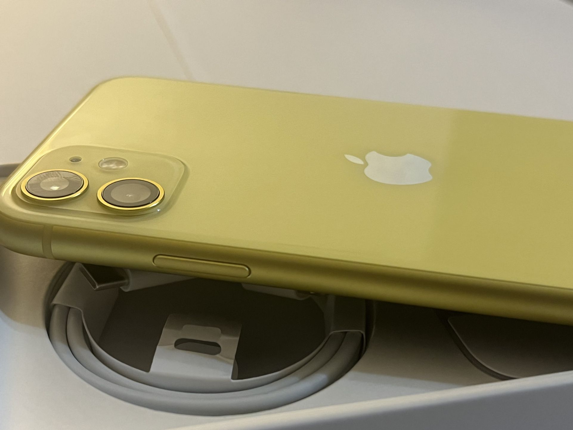 Unlocked iPhone 11 128gb for Sale in Las Vegas, NV OfferUp