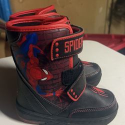Kids Size 6 Toddler snow/rain Boots