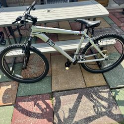 2009 Diamondback Response DB 78 aluminum mountain bike 