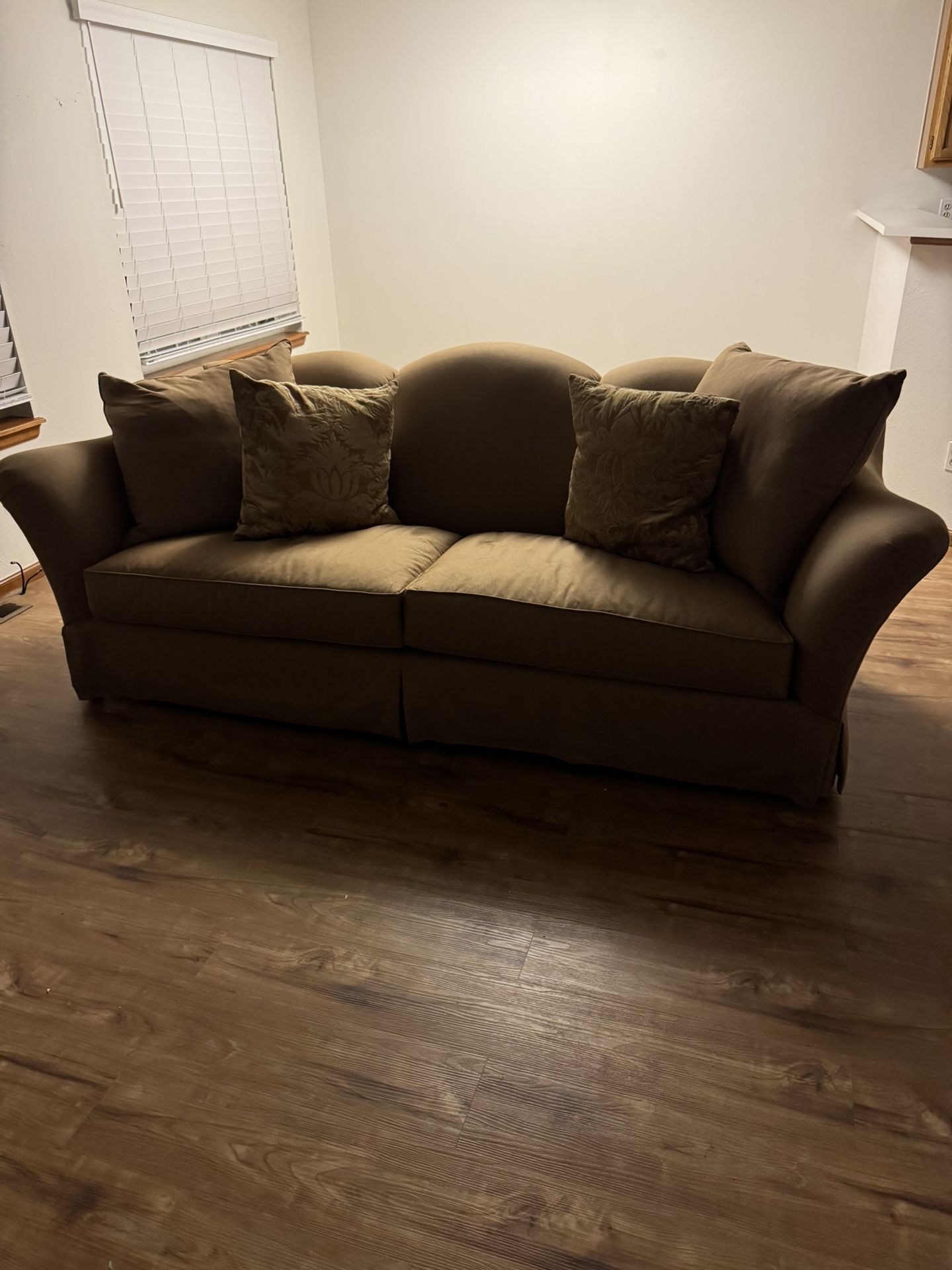 Traditional Style Sofa