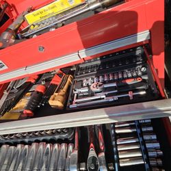 US GENERAL Heavy Duty Rolling Toolbox Full With Tools Including Keys, Price Is Negotiable 