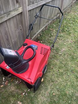 Troy Bilt Squall210 Snow Thrower 