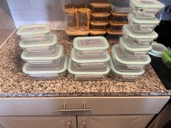 Glass Food Storage Containers with Lids Set