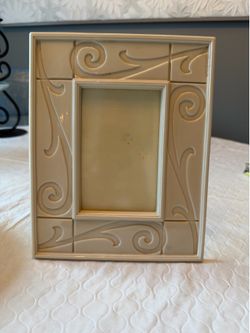 LENOX  Porcelain picture frame.