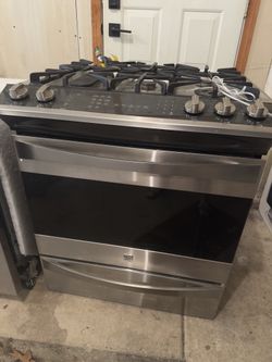 Kenmore Elite Gas Range & Microwave Set - 10 Years Old - Oven Works Great