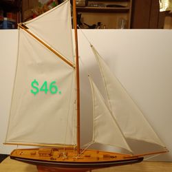 #831... Racing Sailboat Model