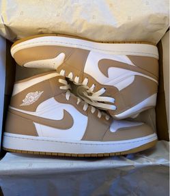 Jordan• 1 Mid in Hemp, White, Gum Yellow Sz13
