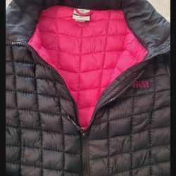 Black  Puffer Magellan Outdoors Jacket - Size  Women's  Medium /  Black and Pink