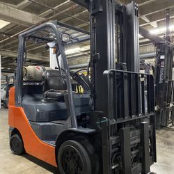 TOYOTA M8 forklift , latest model 5500 lb, 3 stage, side shift  