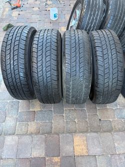 Brand new 265/70/17 Vantage tires