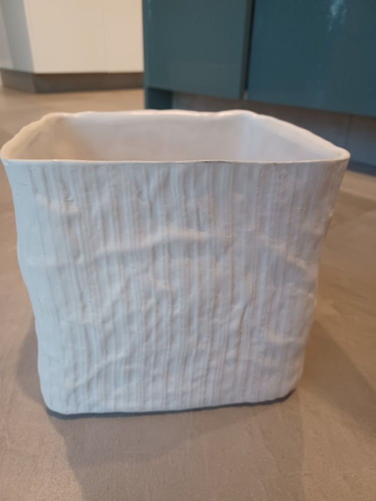 Flower Pot Planter 6"T By 7"W