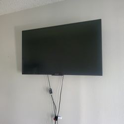 34" Element TV