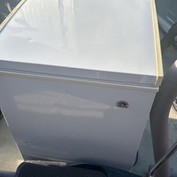 Igloo Mini Freezer 