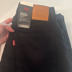 New Women’s Levi Jeans 