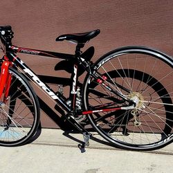 Fuji Newest 3.0 Road Bike Size 42cm $390